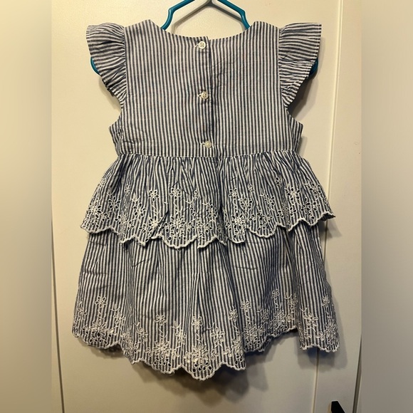 Baby Gap NWT Girls Blue Sear-sucker and White Floral Eyelet Dress - Picture 4 of 6
